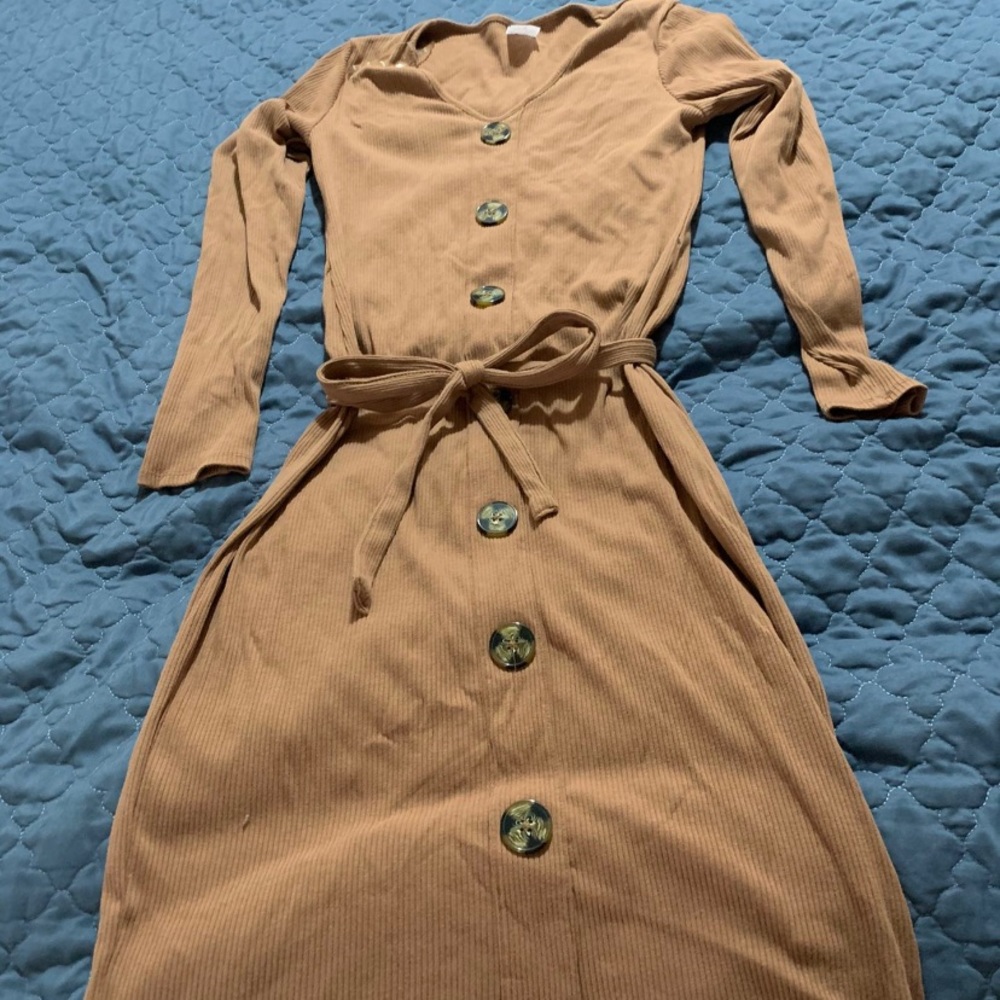 Button dress with tie